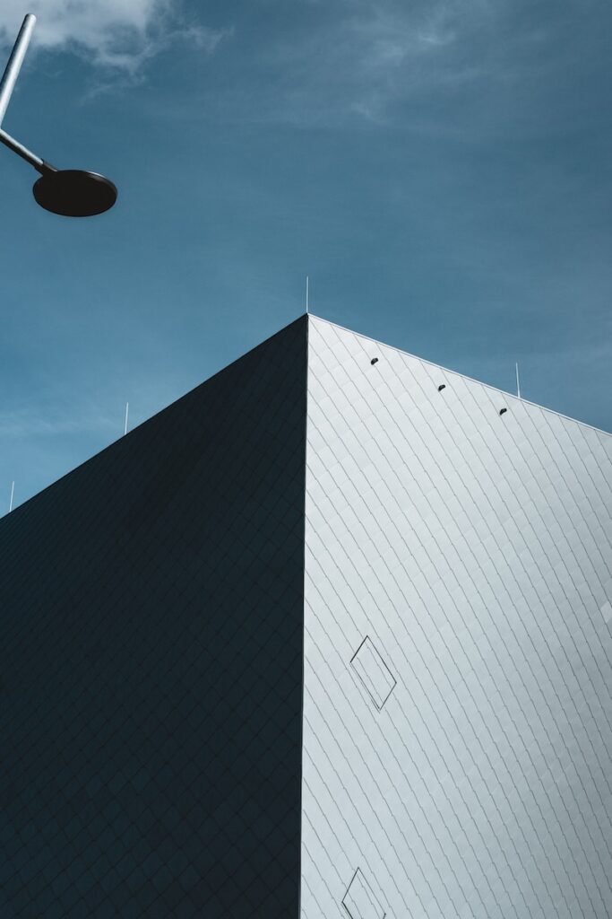 gray concrete building